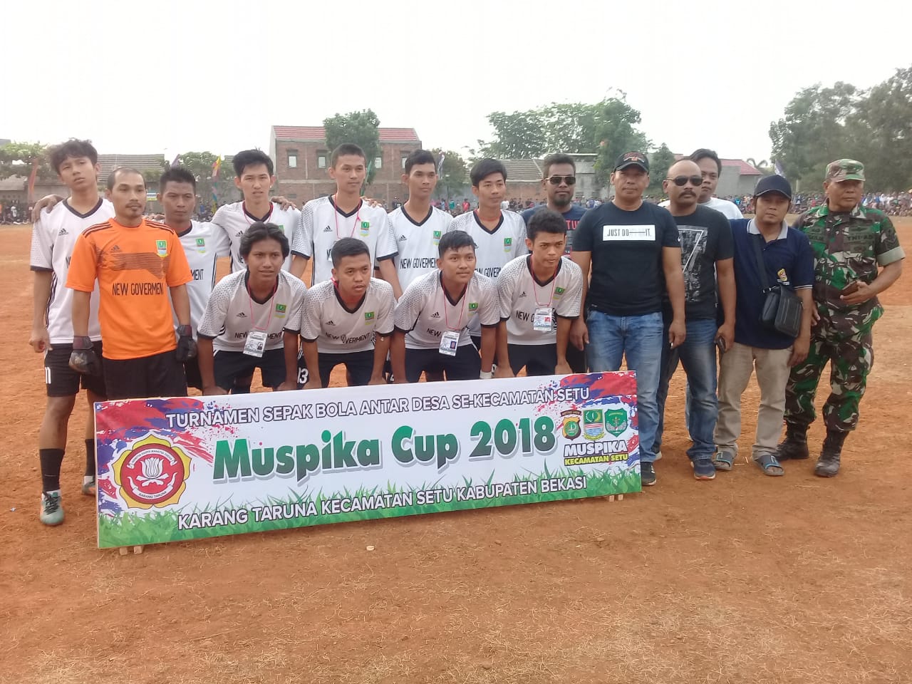Bang Yosep Apresiasi Pemenang Qosidah dan Tim Sepak Bola Desa Lubangbuaya - Desapedia