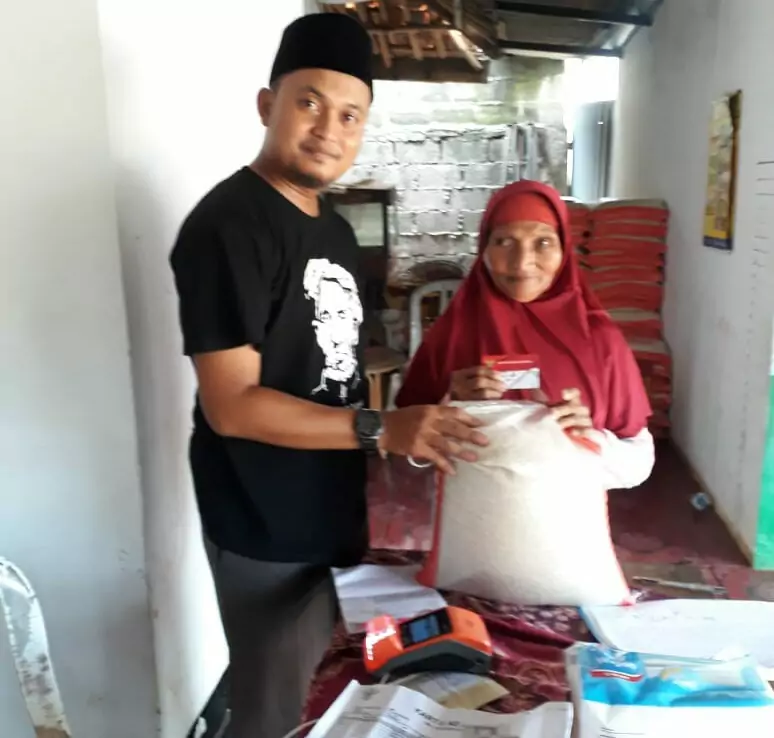 Warga Desa Tamansari Merasa Terbantu dengan Program Bantuan Pangan Non Tunai - Desapedia