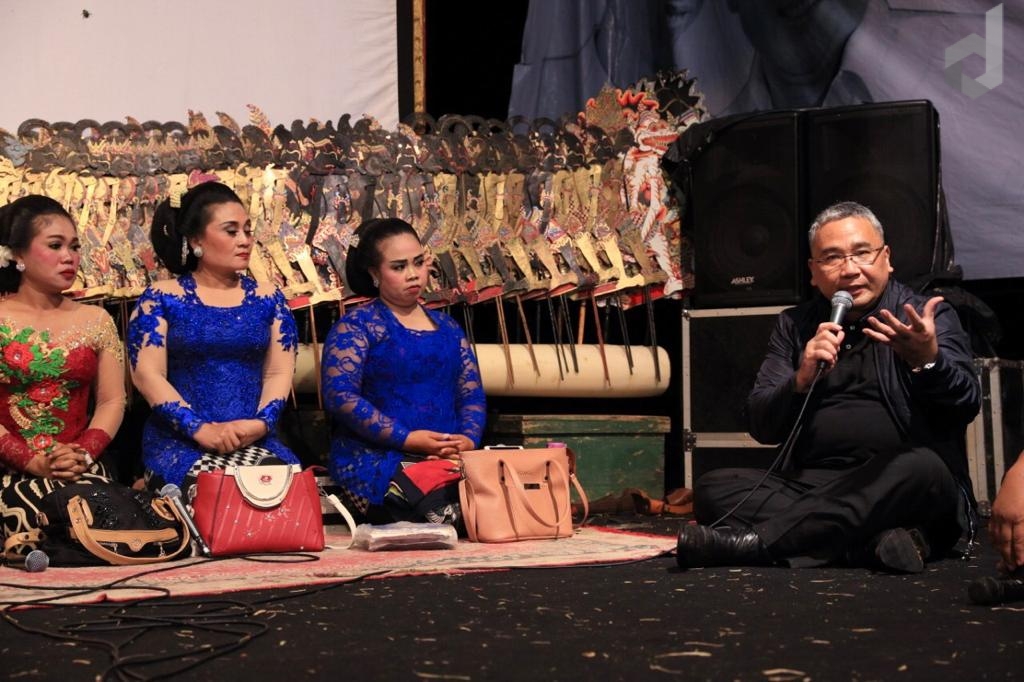 Nonton Wayang Kulit, Mendes PDTT Himbau Dana Desa Buat Bioskop Desa - Desapedia