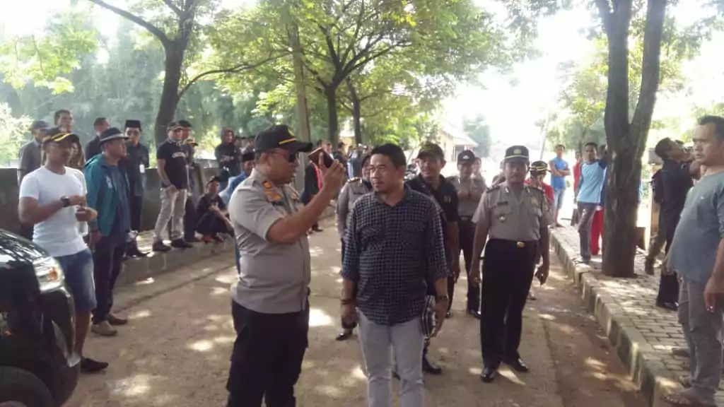 Warga Demo dan Tutup Paksa TPA Burangkeng Bekasi - Desapedia
