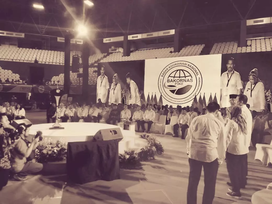 Mendes PDTT Puji Kerja Keras Kades dan Perangkat Desa - Desapedia