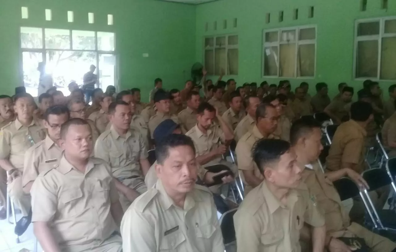 Camat Setu Dorong Pemerintah Desa untuk Tertib Administrasi - Desapedia