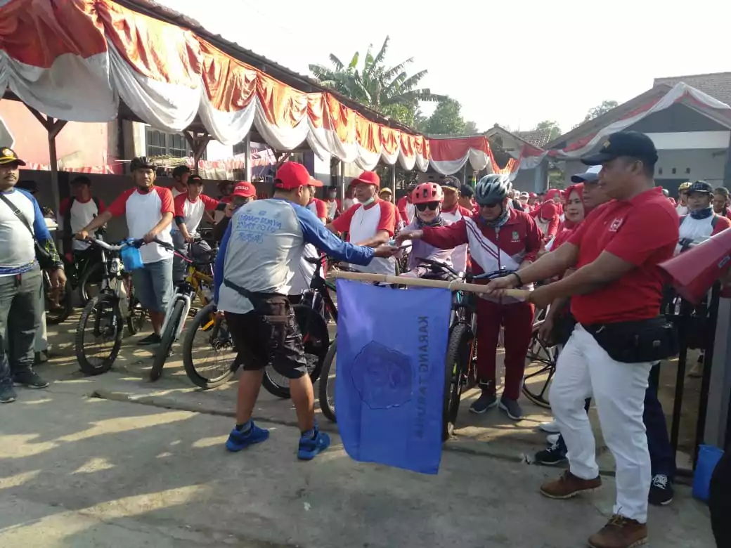 Semarakkan HUT RI ke-74, Pemdes Lubangbuaya Gelar Fun Bike - Desapedia
