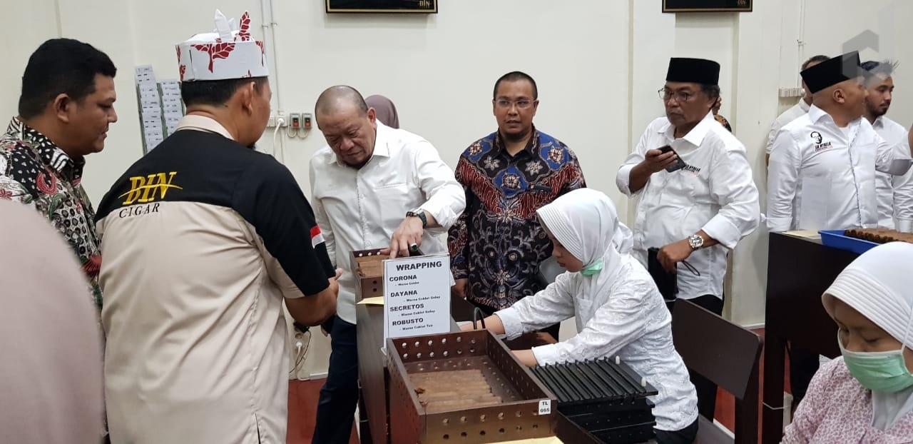 Resmikan Pabrik Cerutu, Ketua DPD RI LaNyalla Minta Daerah Kompak Tingkatkan Kemudahan Berusaha - Desapedia