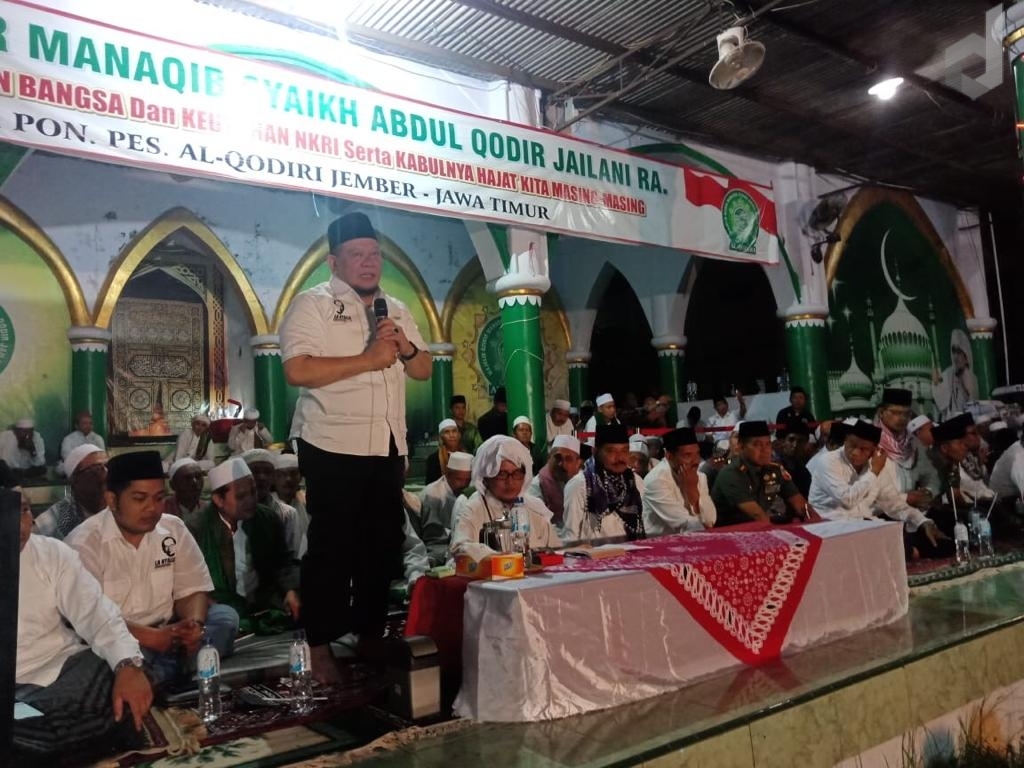 Hadiri Manakib di Ponpes Al-Qodiri Jember, Ketua DPD RI LaNyalla Ajak Ribuan Jamaah Majukan Daerah - Desapedia