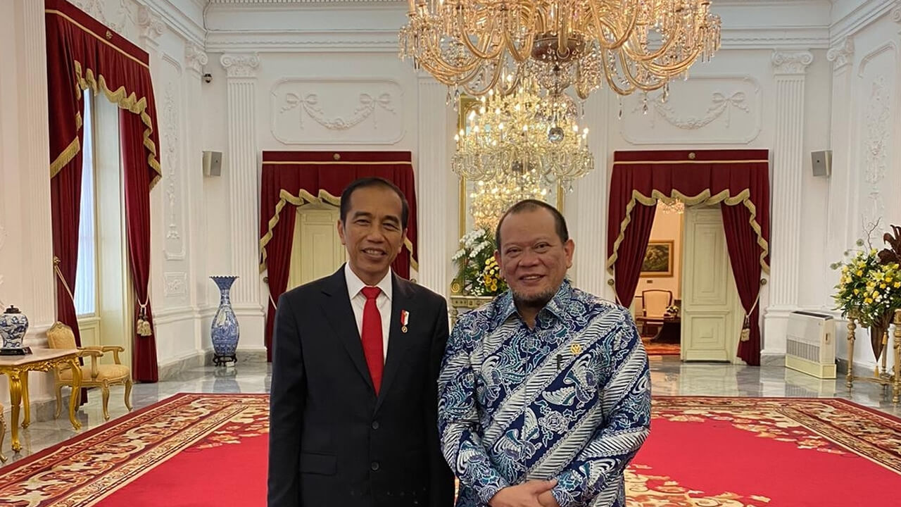 Ketua DPD RI AA La Nyalla Mahmud Mattalitti menemui Presiden RI Joko Widodo di Istana Merdeka