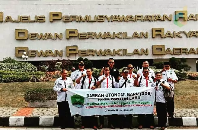 Fenomena Kerajaan Fiktif versus Daerah Otonomi Baru (DOB) - Desapedia