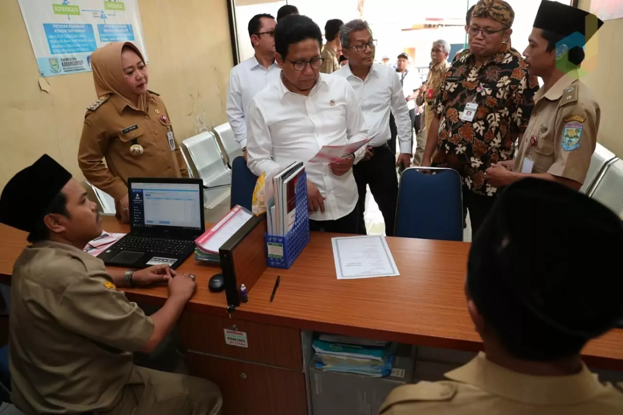 Menteri Desa Tinjau Desa Karanganyar, Desa Digital yang Sudah Memiliki 6 Aplikasi dan Sederet Prestasi - Desapedia