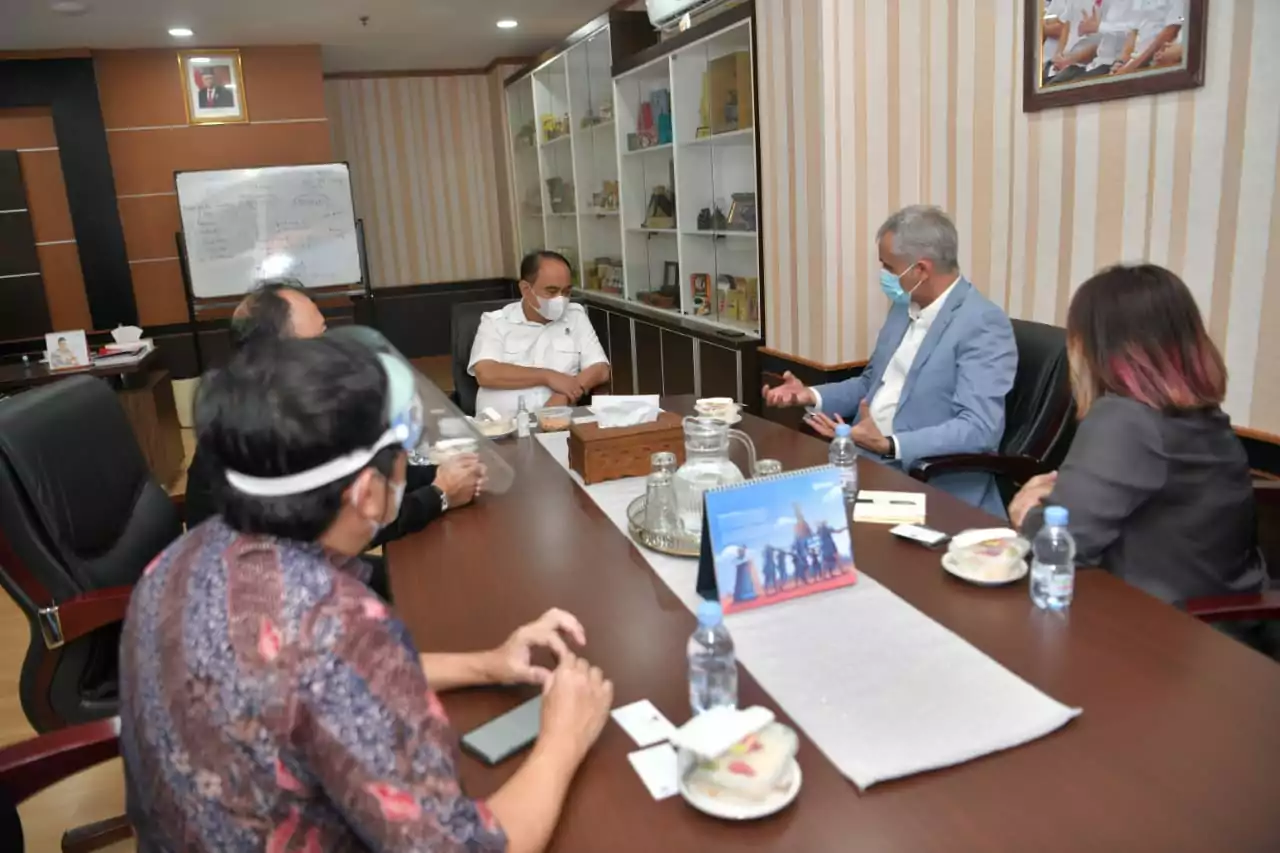 Terima Audiensi PT Schneider Electric Indonesia, Wamendes PDTT Bahas Aliran Listrik Indonesia Timur - Desapedia