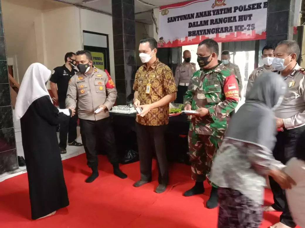 Peringati HUT Bhayangkara, Polsek Benda Gelar Santunan Anak Yatim - Desapedia