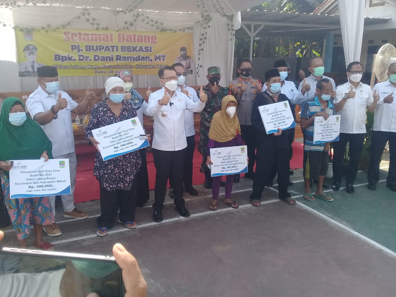 Pj Bupati Bekasi Luncurkan BLT Dana Desa Tahap II di Desa Lubangbuaya - Desapedia