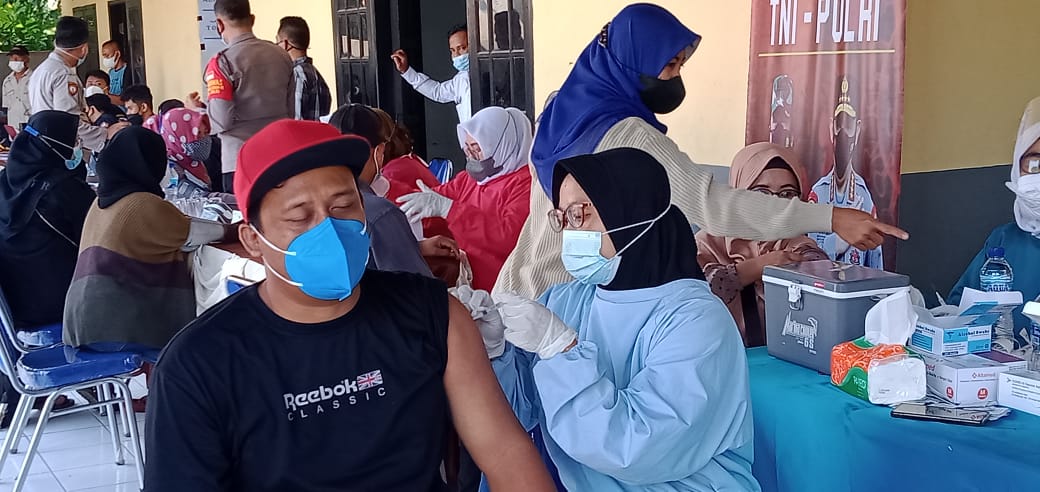 Polsek Setu Gelar Vaksinasi Massal Gratis untuk 1.000 Warga Desa Lubangbuaya - Desapedia