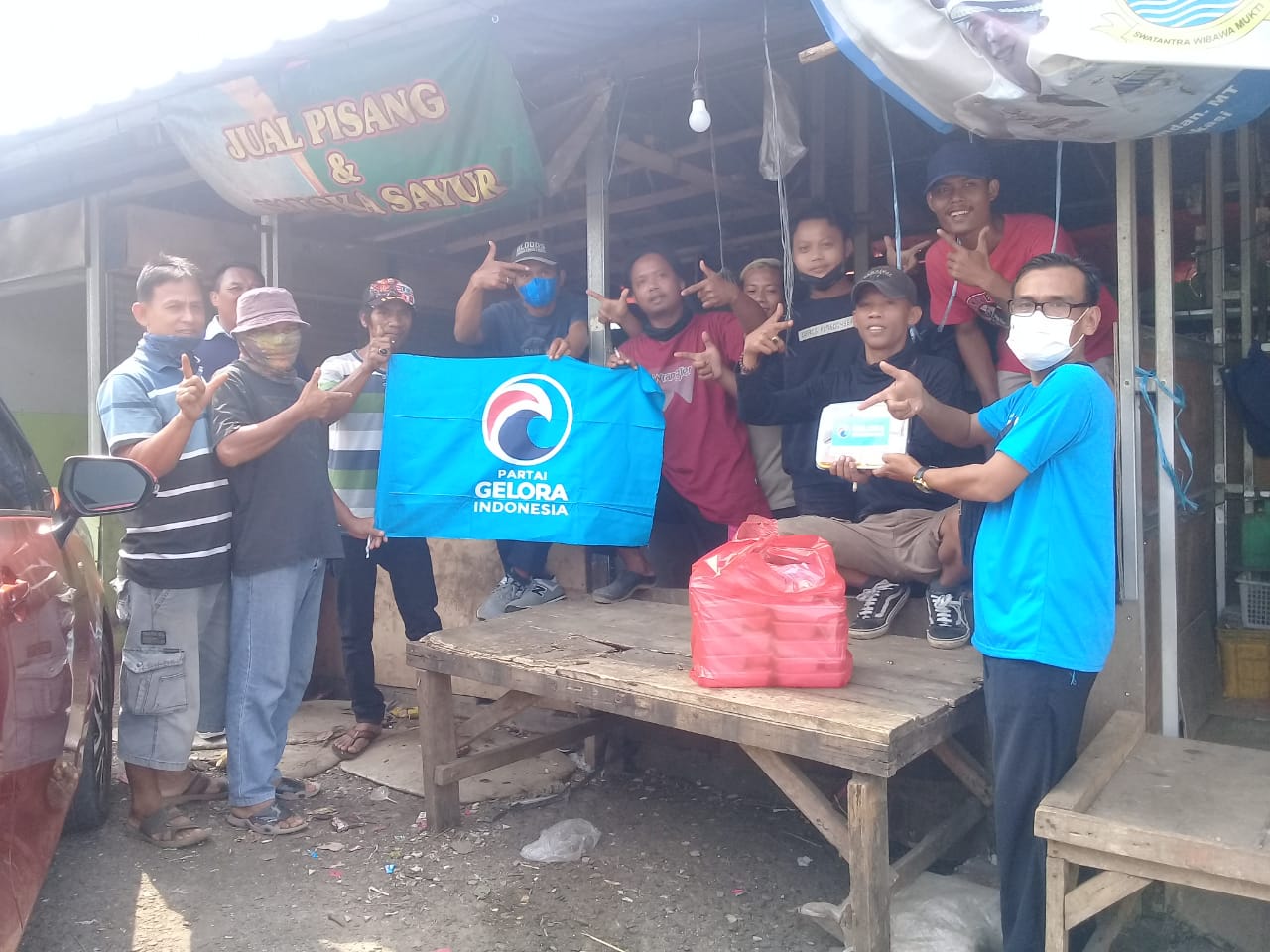 Jum'at Berkah, DPC Partai Gelora Kecamatan Setu Bagikan Nasi Kotak - Desapedia