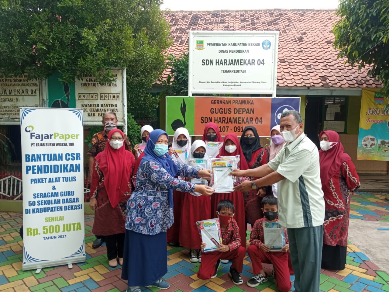 Fajar Paper Salurkan Bantuan Sumur dan 17.000 Paket Alat Tulis untuk 53 SD di Kabupaten Bekasi - Desapedia