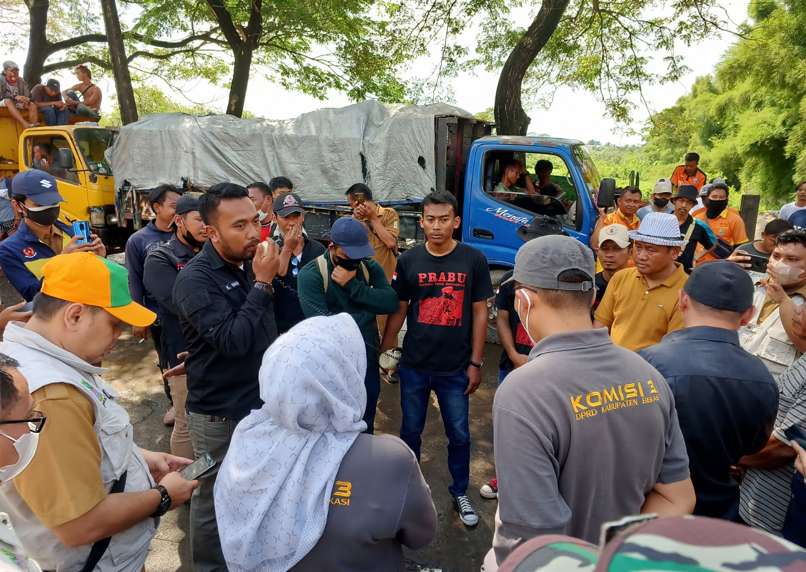 Kunker Komisi III DPRD Kabupaten Bekasi ke TPA Burangkeng Disambut Aksi Unjuk Rasa