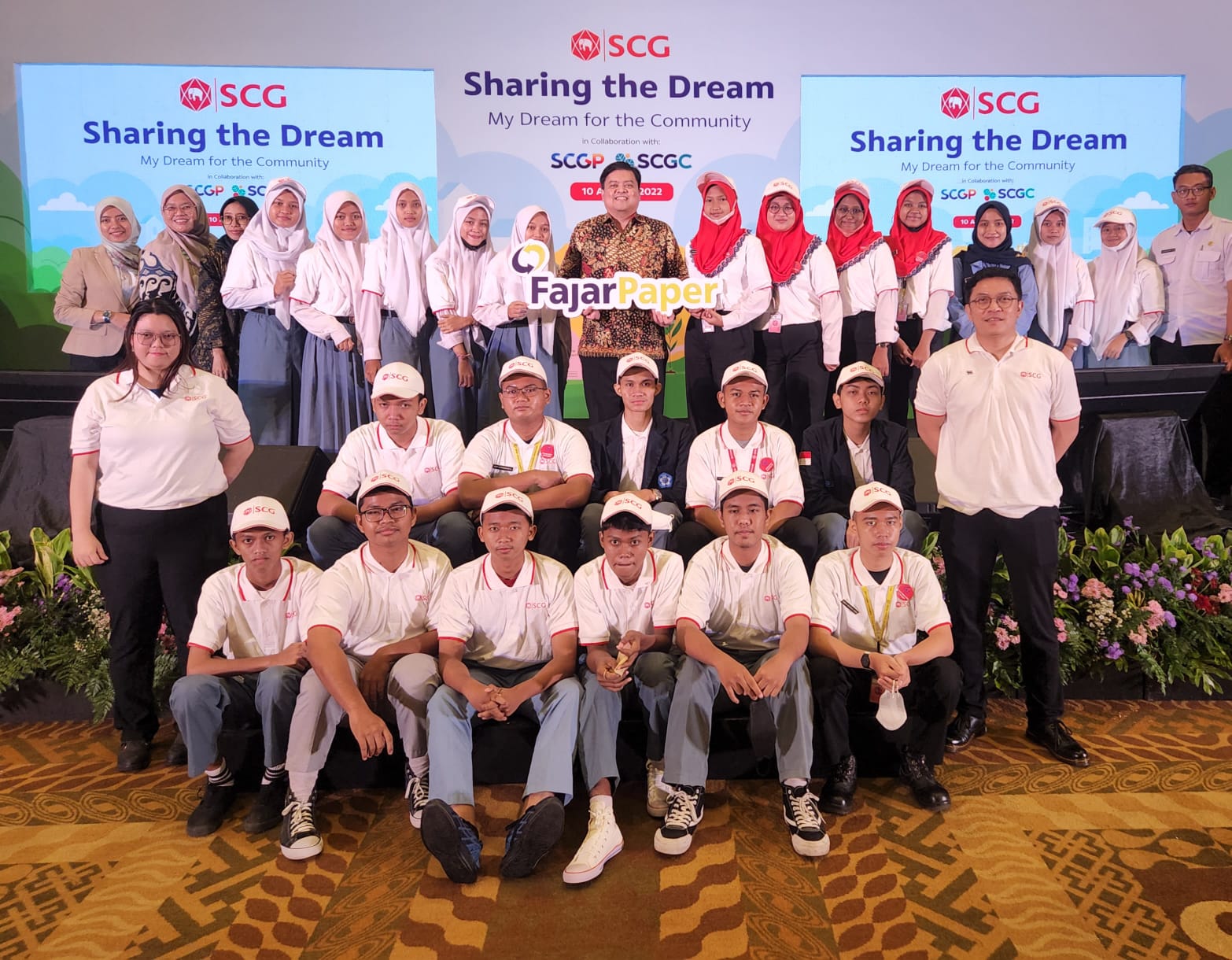 Fajar Paper Dukung Program SCG Sharing the Dream 2022, Berikan Sejumlah 83 Beasiswa untuk Pelajar di Kabupaten Bekasi - Desapedia