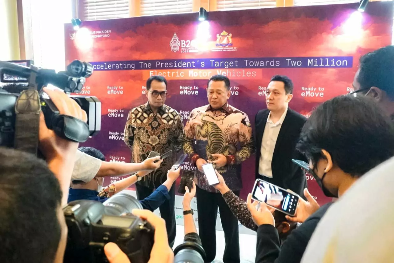 Ketua MPR RI Dorong Percepatan Penggunaan Sepeda Motor Listrik - Desapedia