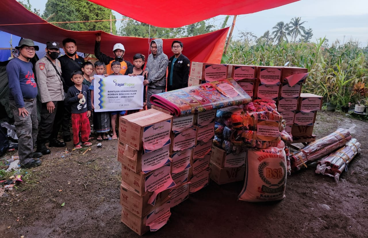 Fajar Paper Berikan Bantuan Bahan Pangan dan Alat Pengungsian untuk Korban Gempa Cianjur - Desapedia