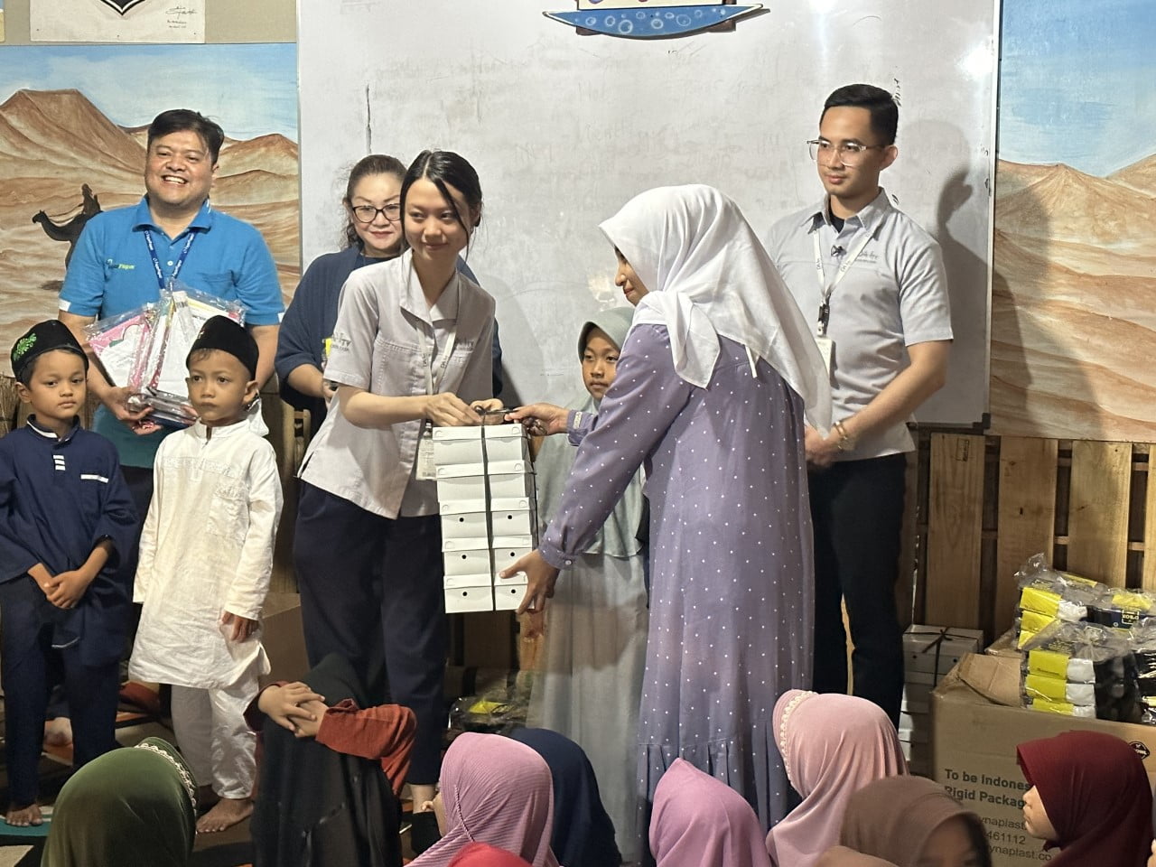 Fajar Paper Dukung Program Ramadhan Berbagi Cinta Kasih DAAI TV - Desapedia