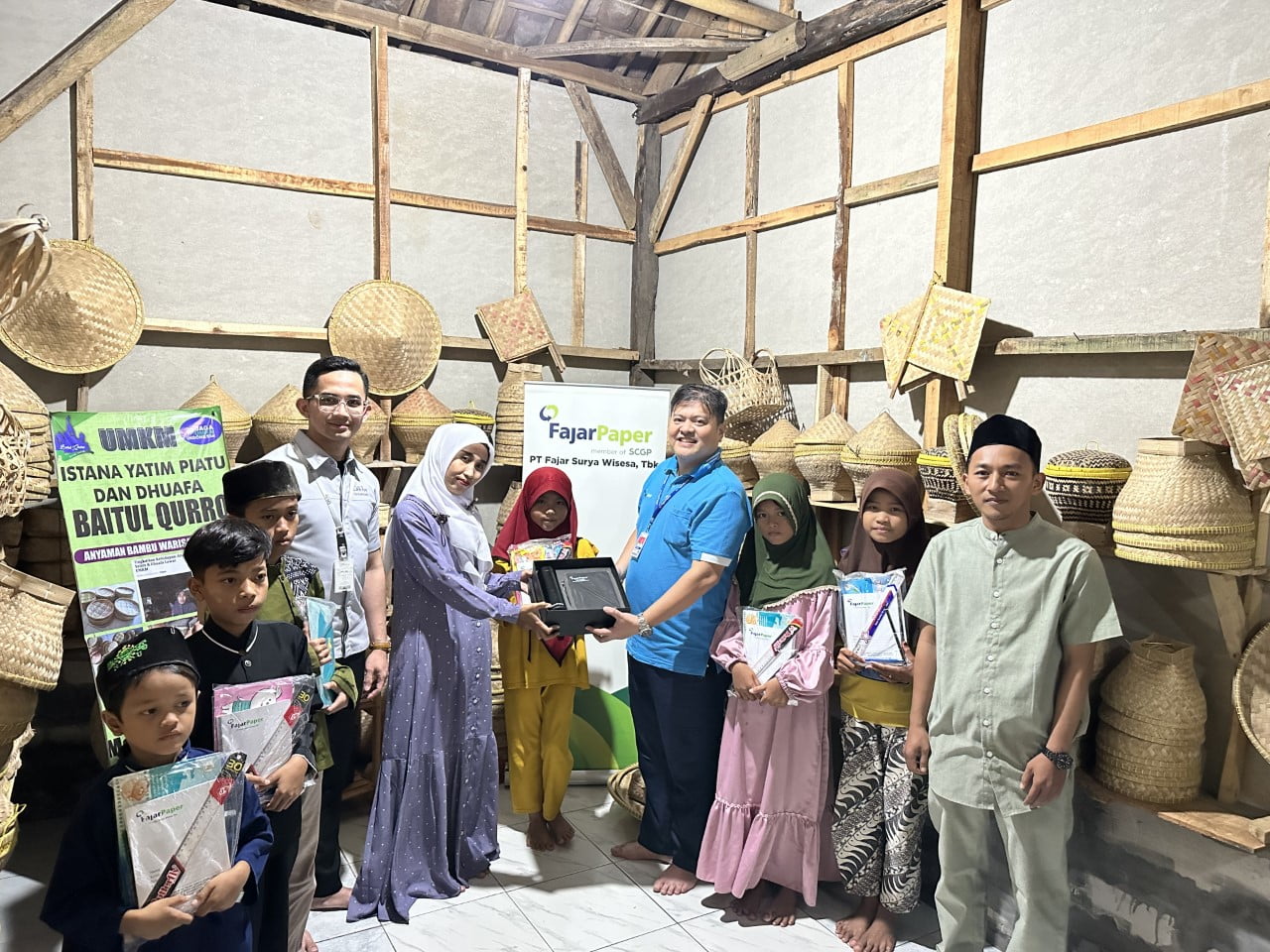 Fajar Paper Dukung Program Ramadhan Berbagi Cinta Kasih DAAI TV - Desapedia