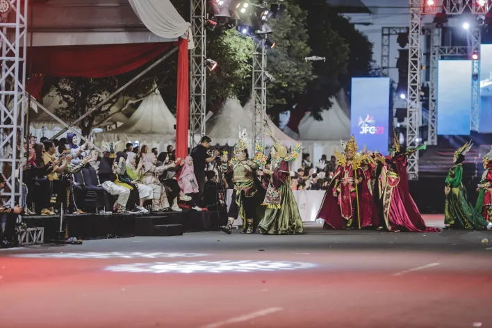 ‘Kades Iwan’ Berharap Jember Fashion Carnaval Kedepannya Libatkan Lebih Banyak BUMDes  