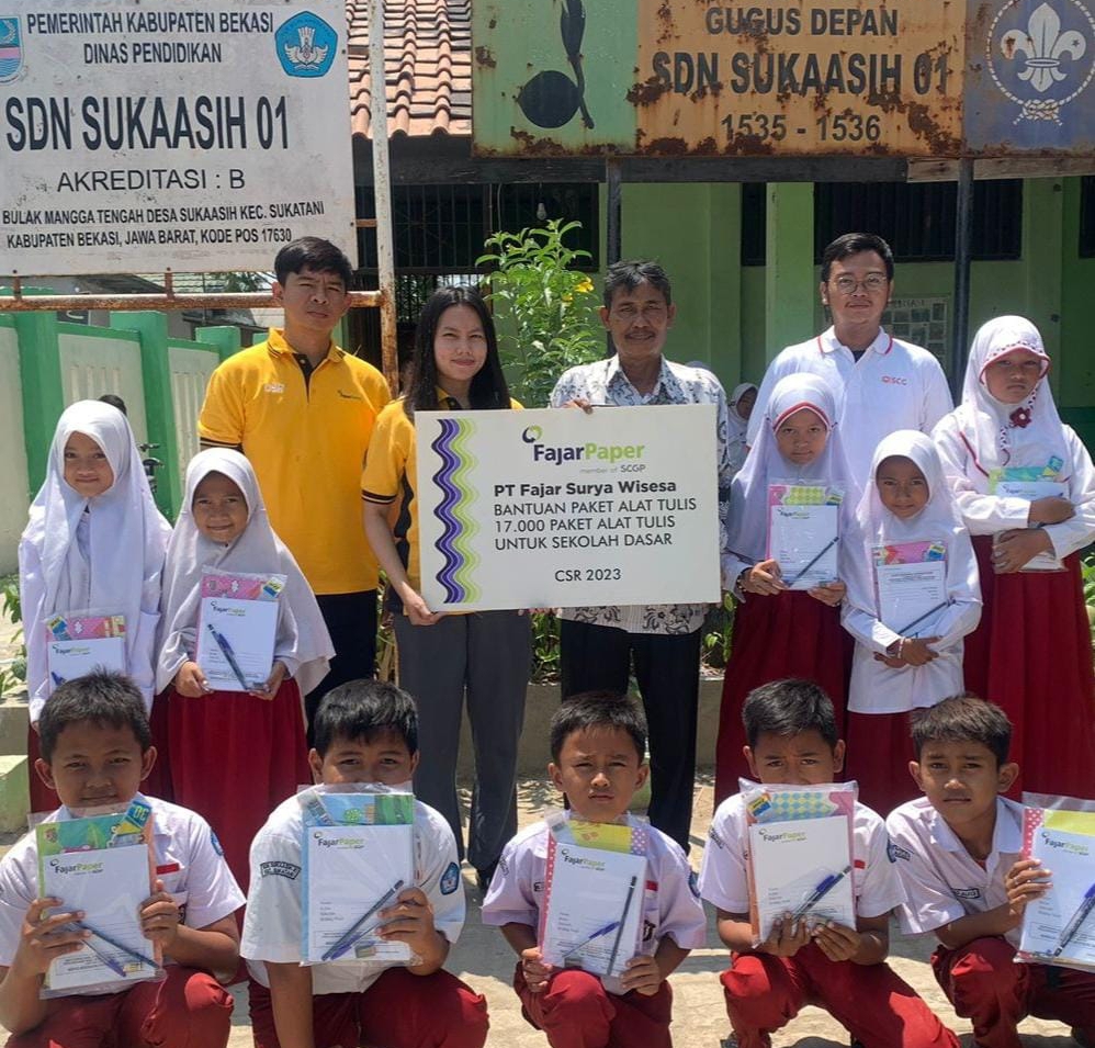 Fajar Paper Distribusikan 17.000 Paket Alat Tulis ke Sekolah Dasar di Kabupaten Bekasi