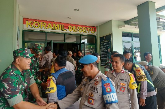 HUT ke-78 TNI, Polsek dan Camat Setu Berikan Ucapan Selamat ke Koramil 06/Setu - Desapedia