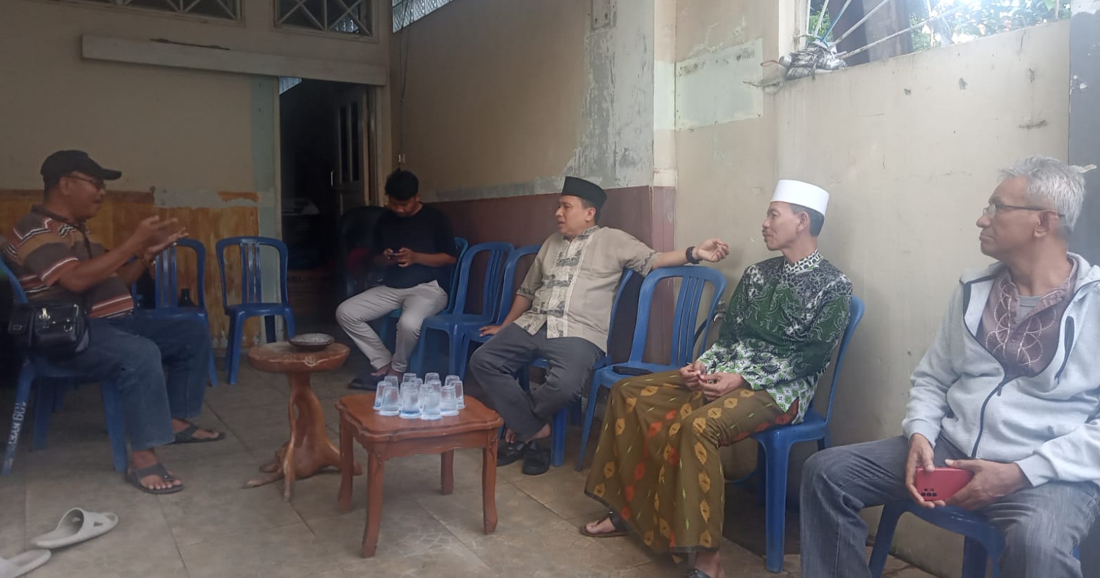 Wujud Kepedulian, Ketua DPRD Kabupaten Bekasi Takziah ke Kediaman Sobat BN Holik - Desapedia