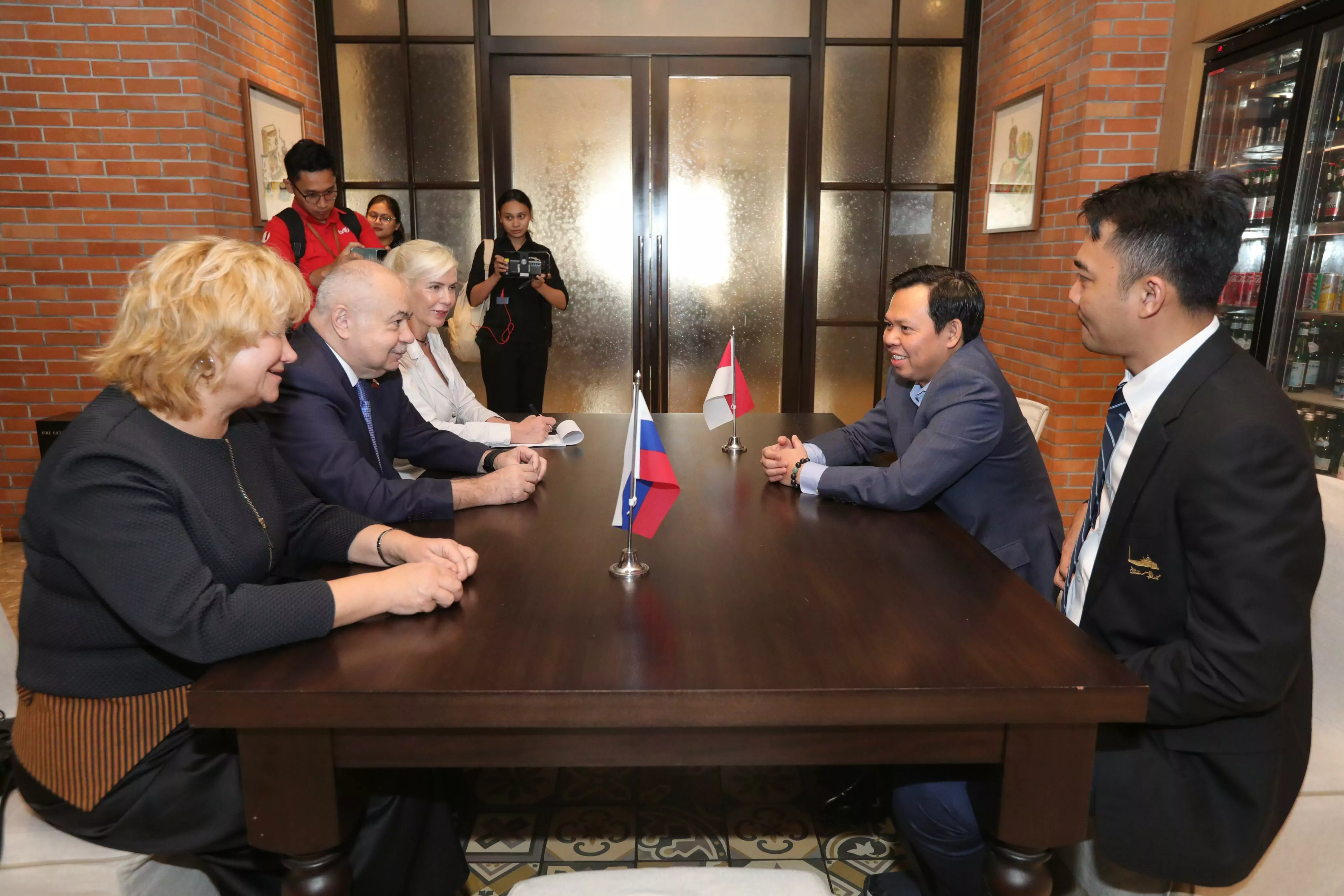 Bertemu Utusan Rusia, Sultan Bahas Kerjasama Strategis Pertahanan Hingga Pertanian - PT Desapedia Bangun Jaya