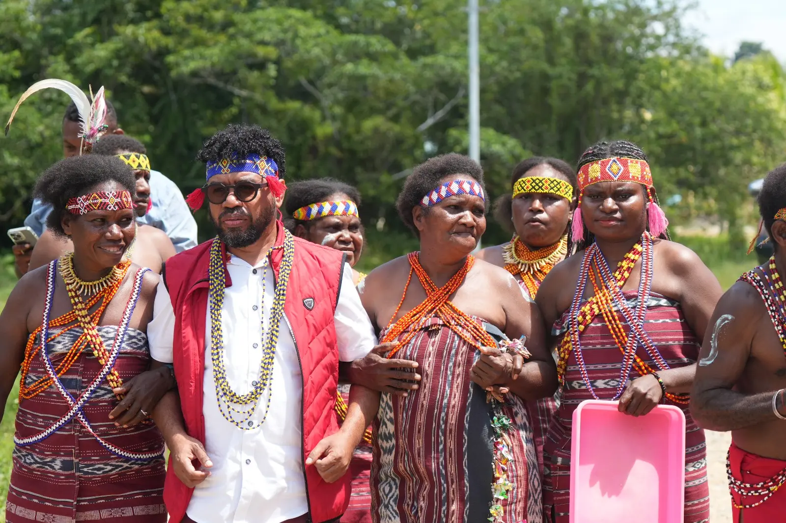 Yang Harus Dibahas Bukan Polemik Mama Yasinta, Tetapi Masa Depan Papua - PT Desapedia Bangun Jaya