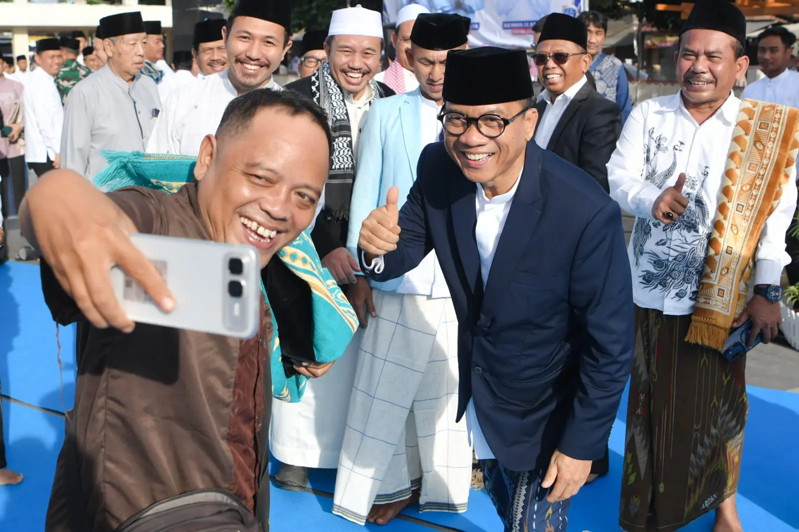 Momentum Idul Adha, Mendes PDT Ajak Warga Jaga Kebersamaan dan Kekompakan 9 - PT Desapedia Bangun Jaya Momentum Idul Adha, Mendes PDT Ajak Warga Jaga Kebersamaan dan Kekompakan